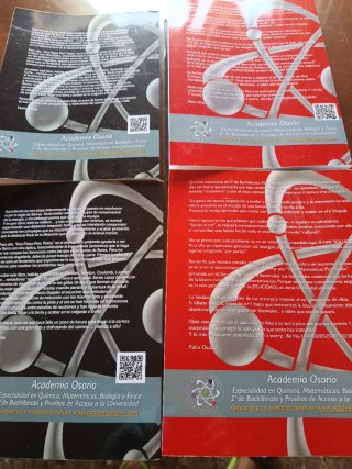 Libros de matemáticas y física de 2 bachillerato.