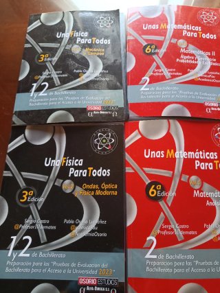 Libros de matemáticas y física de 2 bachillerato.