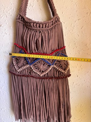 Bolso de flecos con abalorios