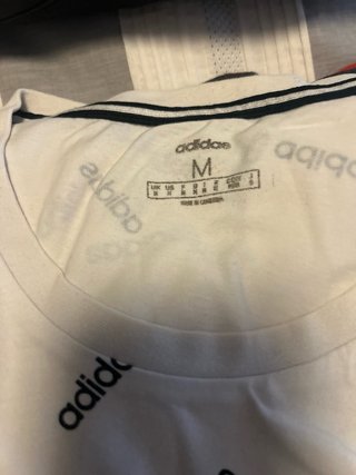 Lote 4 Prendas Adidas: 1 Sudadera y 3 Camisetas