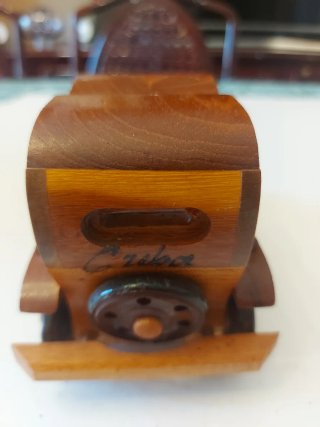 Auto d'epoca in legno souvenir Cuba