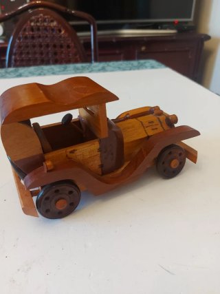 Auto d'epoca in legno souvenir Cuba