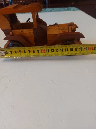 Auto d'epoca in legno souvenir Cuba