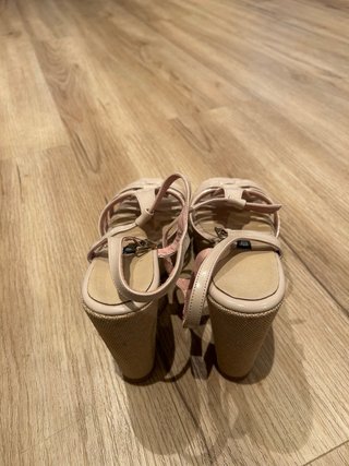 Sandalias Cuplé Cuña Beige Sin Estrenar