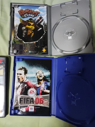 Cajas y manuales juegos PS2 (4 unidades)