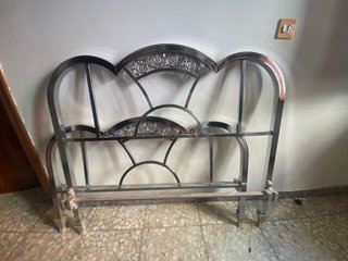 Cabecero y piecero de metal antiguo