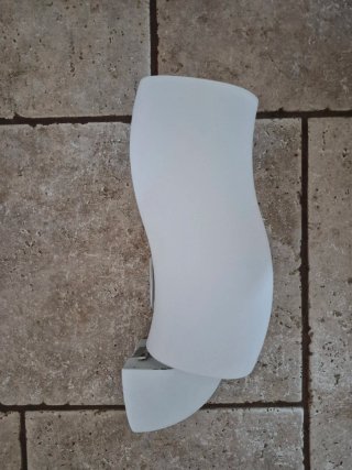 3 Applique da parete in vetro e basetta in legno.
