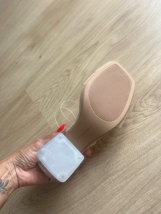 Sandalias Bershka transparentes beige