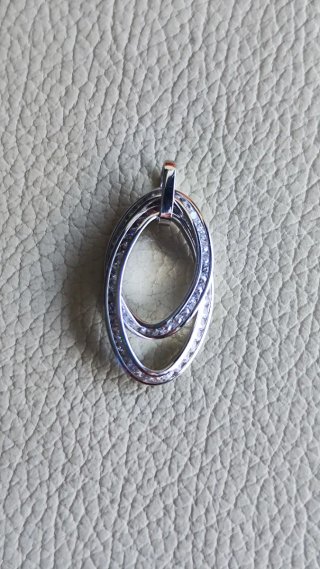 Colgante oro blanco con circonitas de chica nuevo