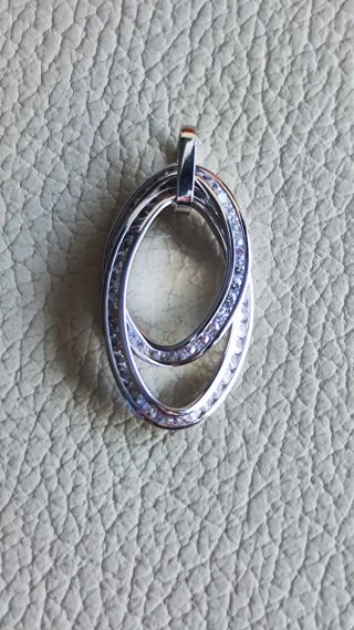 Colgante oro blanco con circonitas de chica nuevo