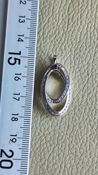 Colgante oro blanco con circonitas de chica nuevo