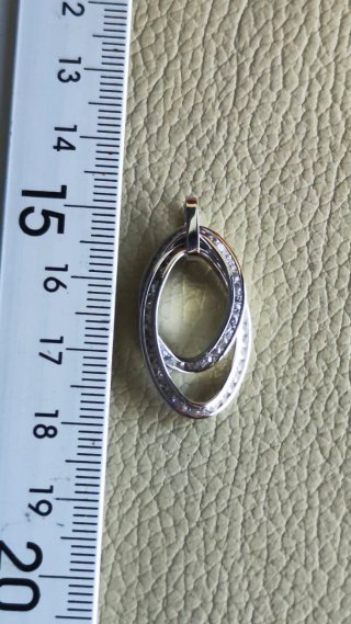 Colgante oro blanco con circonitas de chica nuevo