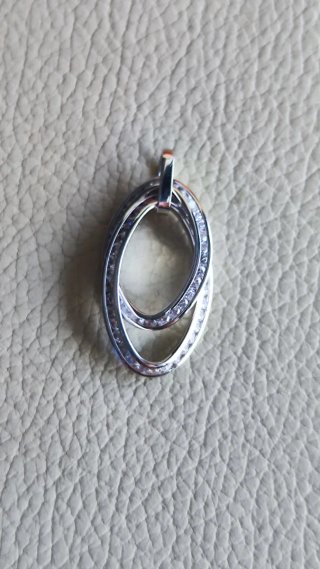 Colgante oro blanco con circonitas de chica nuevo