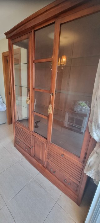 Vitrina de madera