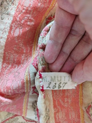 Tela jacquard antigua beige y color coral
