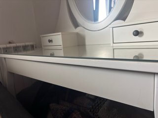 Tocador mesa blanco Ikea con espejo ovalado