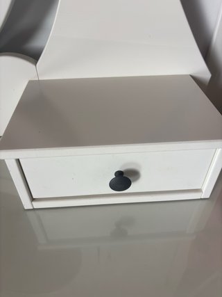 Tocador mesa blanco Ikea con espejo ovalado