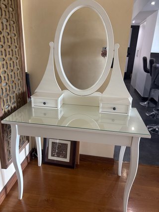 Tocador mesa Hemnes blanco Ikea con espejo ovalado