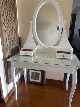 Tocador mesa Hemnes blanco Ikea con espejo ovalado