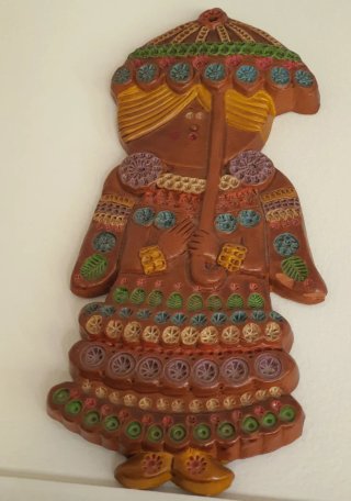 Muñeca de cerámica decorada