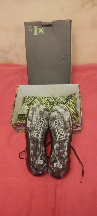 Botas de fútbol Munich Talla 40 Negras