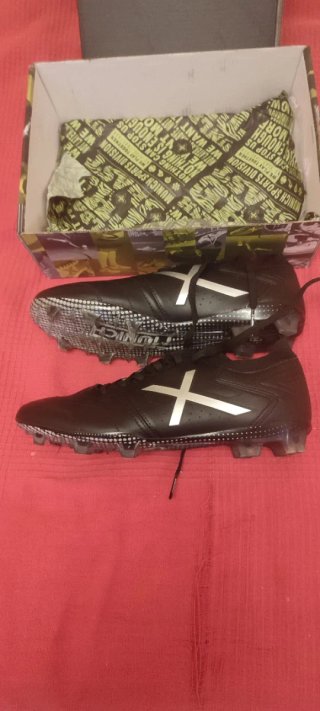 Botas de fútbol Munich Talla 40 Negras