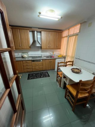 Se vende piso de tres dormitorios dos baños cocina