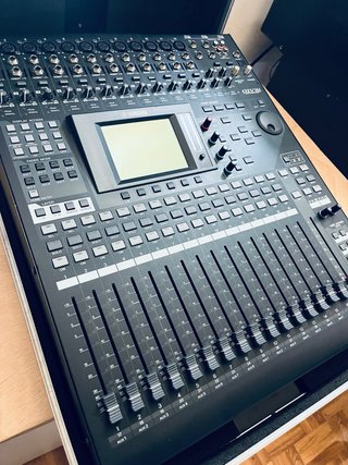 Yamaha 01V96i + Previo AD8-HR + Tarjeta MY8-AE96
