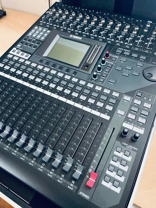 Yamaha 01V96i + Previo AD8-HR + Tarjeta MY8-AE96