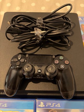 PS4 Slim Nera + Controller + 5 Giochi