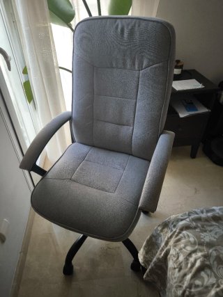 Silla de oficina gris