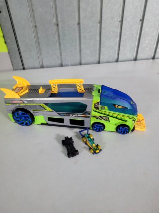 Camión de Juguete con Coches