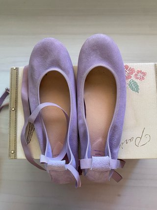 Bailarinas lilas con lazo o correa.