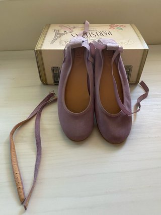 Bailarinas lilas con lazo o correa.