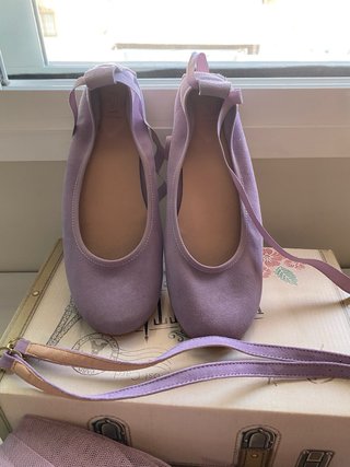 Bailarinas lilas con lazo o correa.