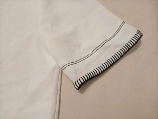 Blusa blanca costuras negras Zara con etiqueta
