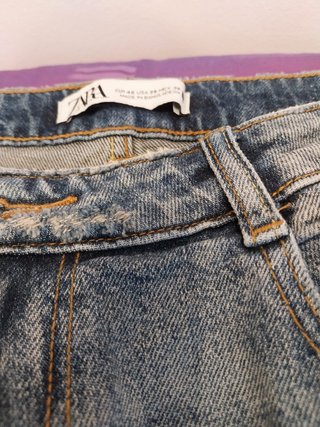 Pantalón vaquero desgastado