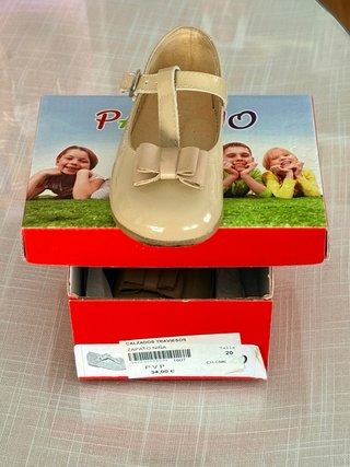 Zapatos charol niña talla 20 crema