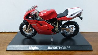TRIUMPH DAYTONA 955i  Y DOS MAS  ( 1/18 )