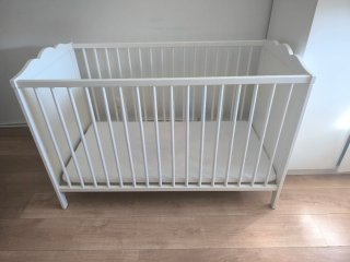 Cuna Ikea + Colchón + Chichoneras Zara