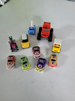 Lote de 9 coches de juguete variados