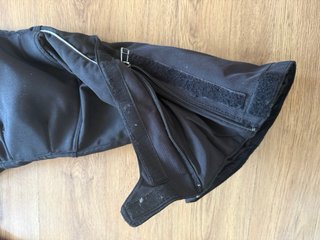 Pantalón de moto con tirantes