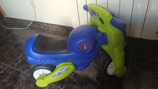 Moto de juguete para bebé azul y verde
