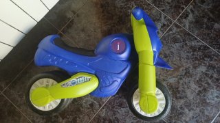 Moto de juguete para bebé azul y verde