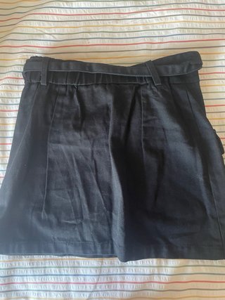 Falda vaquera negra con cinturón