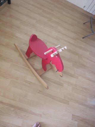 Mecedora infantil roja