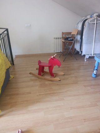 Mecedora infantil roja