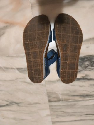 Originales sandalias azules de la marca ART.