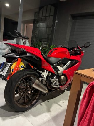 Honda VFR 800 Roja