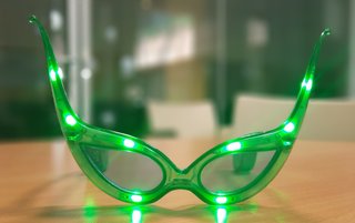 Occhiali da sole verdi con Led – Look Futuristico